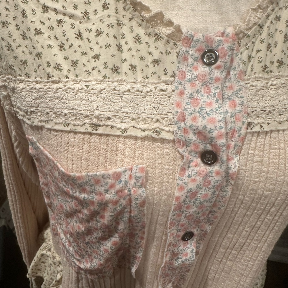 POL Button Floral Ruffle Blouse - Picture 6 of 7